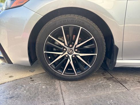 Used 2024 Toyota Camry SE image 9