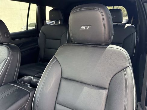 Used 2025 Buick Enclave Sport Touring image 22