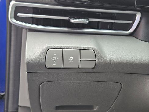 Used 2025 Hyundai Elantra SEL image 20