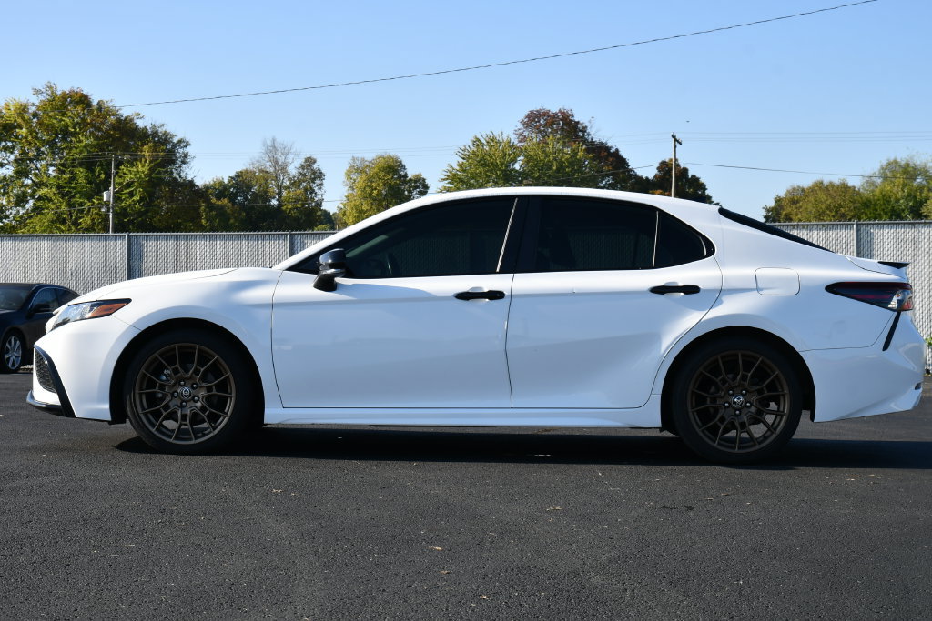 Used 2023 Toyota Camry SE FWD image 4