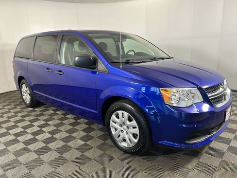 Used 2020 Dodge Grand Caravan SE w/ UConnect Hands-Free Group FWD image 1