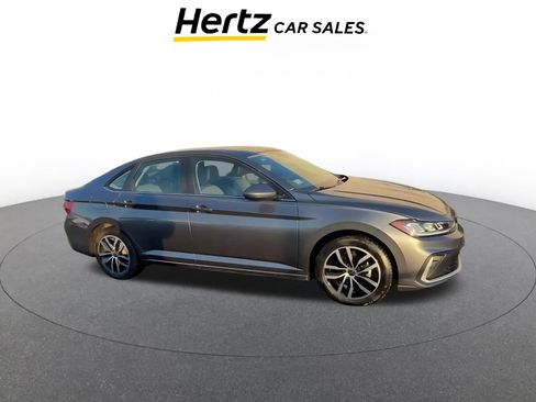 Used 2025 Volkswagen Jetta SE image 1