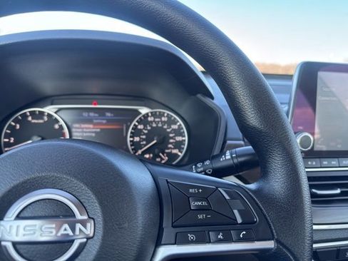 Used 2024 Nissan Altima 2.5 SV image 11