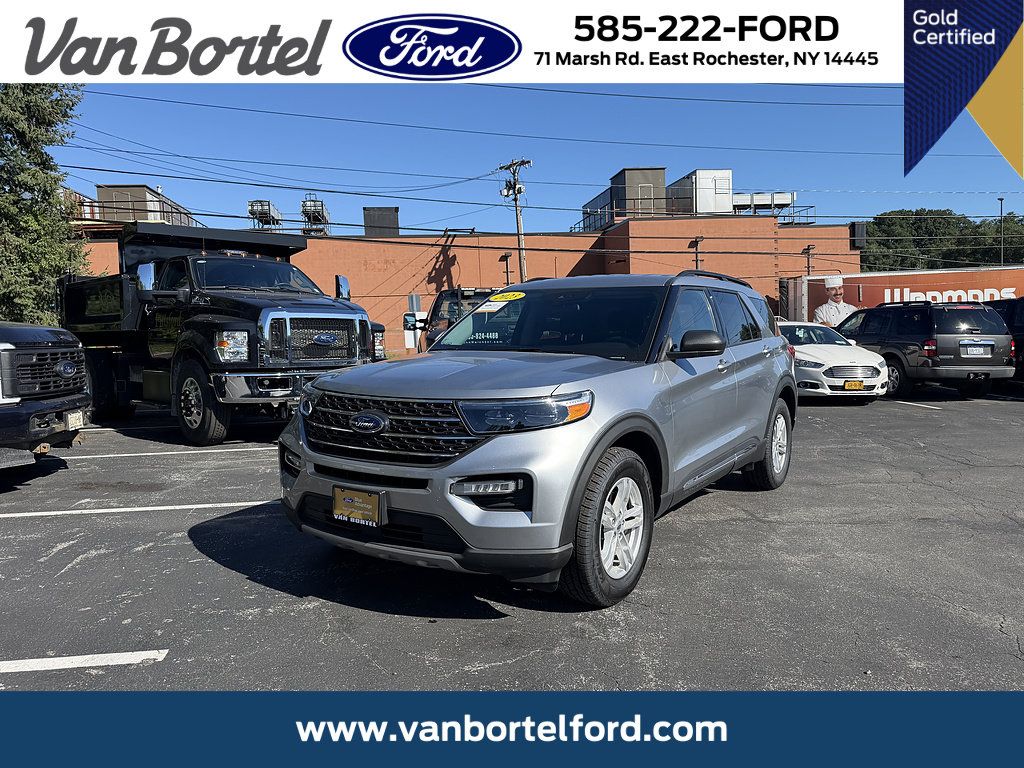Certified 2023 Ford Explorer XLT w/ Equipment Group 202A AWD/4WD image 1