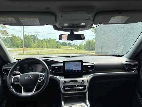 Used 2022 Ford Explorer XLT AWD/4WD image 13