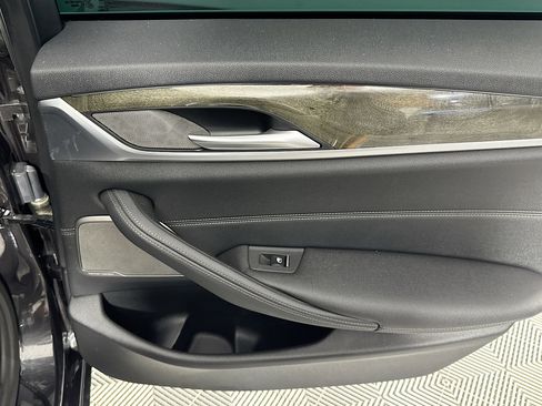 Used 2023 BMW 530e w/ Premium Package image 27