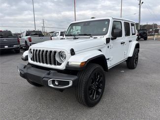 Used 2025 Jeep Wrangler Sahara w/ Safety Group video 2