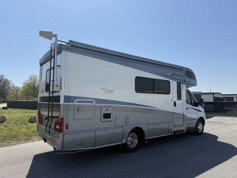 Used 2019 Mercedes-Benz Sprinter 3500 image 2