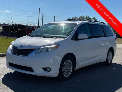 Used 2011 Toyota Sienna XLE image 3