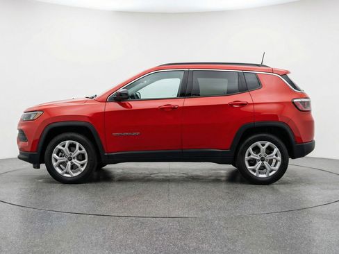 Used 2025 Jeep Compass Latitude AWD/4WD image 5