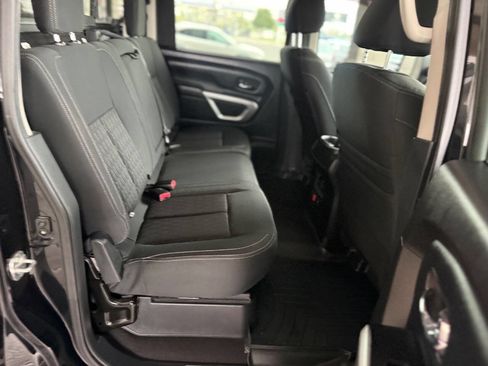 Used 2019 Nissan Titan SV w/ SV Convenience Package image 35
