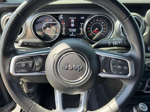 Used 2022 Jeep Gladiator Overland w/ LED Lighting Group AWD/4WD image 18