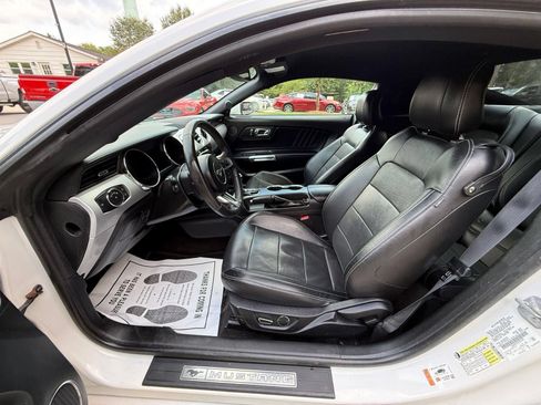 Used 2017 Ford Mustang GT Premium RWD image 18