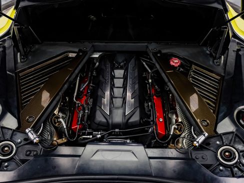 Used 2021 Chevrolet Corvette Stingray Premium Cpe w/ Z51 Performance Package RWD image 3