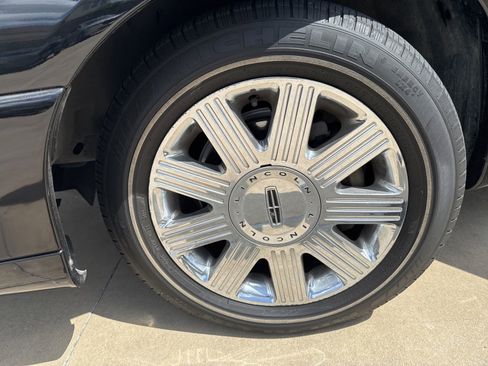 Used 2003 Lincoln Town Car Cartier L image 24