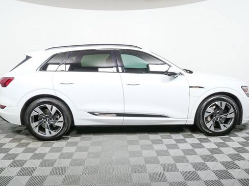 Certified 2022 Audi e-tron Premium image 2