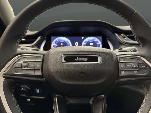 Used 2023 Jeep Grand Cherokee L Laredo image 13