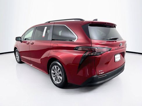 Certified 2026 Toyota Sienna XLE FWD image 13