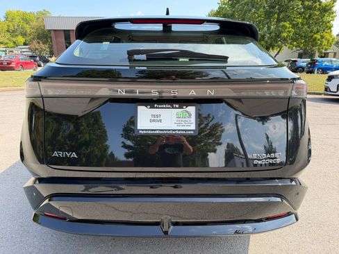 Used 2023 Nissan Ariya AWD image 10