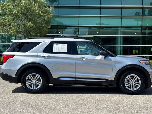 Used 2023 Ford Explorer XLT w/ Equipment Group 202A RWD image 3
