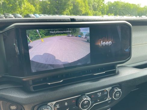 Used 2025 Jeep Wrangler Unlimited Sport AWD/4WD image 16