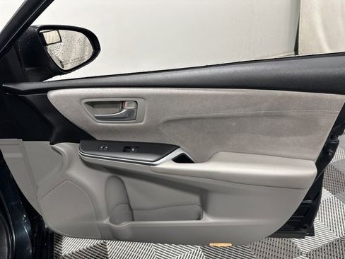 Used 2015 Toyota Camry XSE image 29