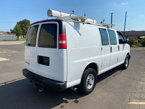 Used 2015 Chevrolet Express 2500 image 7