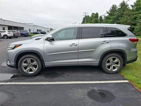 Used 2019 Toyota Highlander Limited AWD/4WD image 4