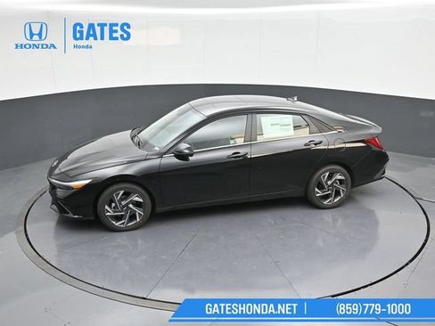 Used 2025 Hyundai Elantra Limited w/ Cargo Package FWD image 56