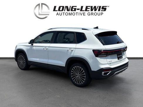 Used 2025 Volkswagen Taos SE FWD image 4