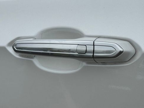 Certified 2024 Cadillac XT6 Premium Luxury FWD image 3