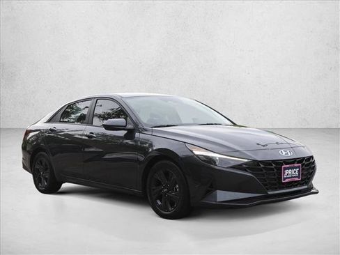Certified 2021 Hyundai Elantra SEL FWD image 3