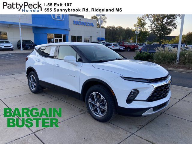 Used 2025 Chevrolet Blazer LT FWD image 1