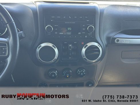 Used 2017 Jeep Wrangler Unlimited Rubicon w/ Connectivity Group AWD/4WD image 16