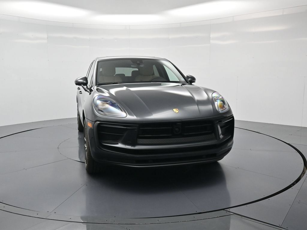 Used 2026 Porsche Macan AWD/4WD image 33