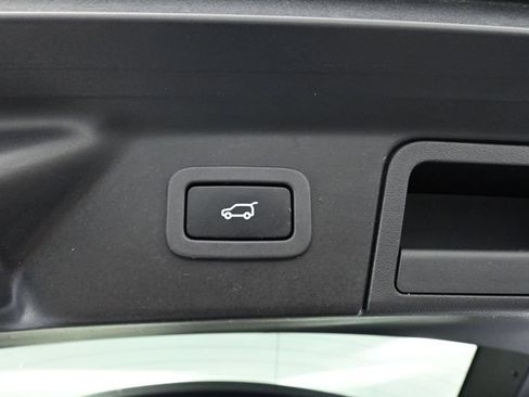 Used 2018 Land Rover Range Rover Velar R-Dynamic HSE AWD/4WD image 25