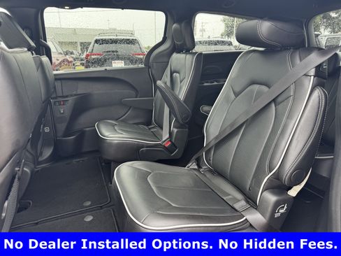 Used 2026 Chrysler Pacifica Limited FWD image 30
