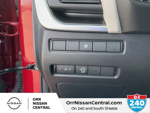 Used 2023 Nissan Rogue SV image 18