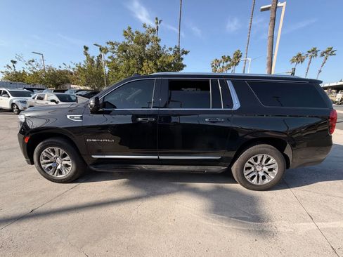 Used 2023 GMC Yukon XL Denali w/ Advanced Technology Package AWD/4WD image 8