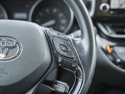Used 2019 Toyota C-HR Limited FWD image 28