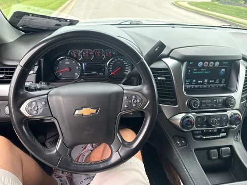 Used 2018 Chevrolet Suburban LT AWD/4WD image 7