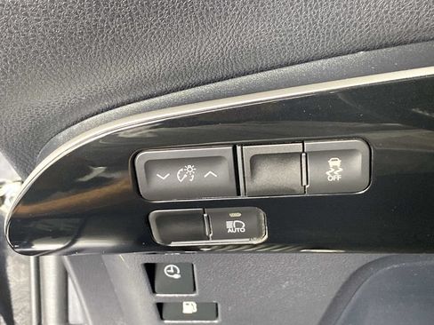 Used 2020 Toyota Prius Prime LE FWD image 13