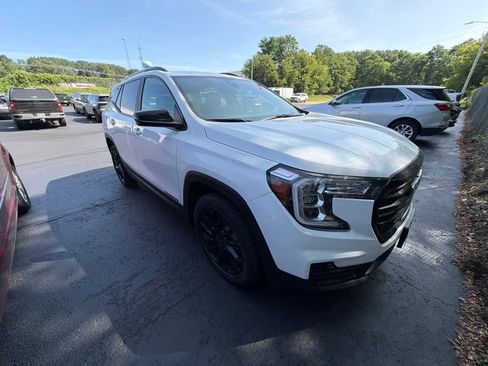 Certified 2023 GMC Terrain SLE w/ Driver Convenience Package AWD/4WD image 4