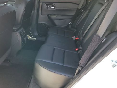 Used 2024 Nissan Rogue SV w/ SV Premium Package image 8