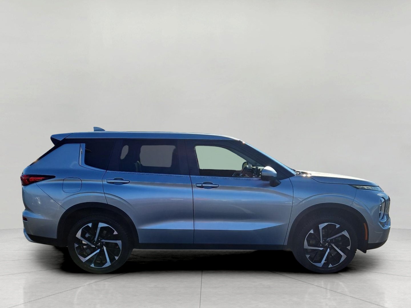 Used 2024 Mitsubishi Outlander AWD image 9