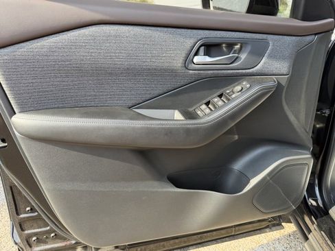 Certified 2023 Nissan Rogue SV image 11