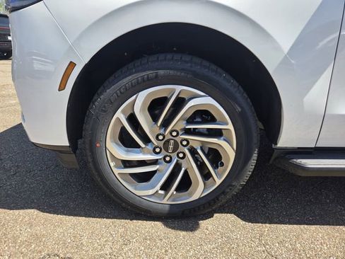 New 2026 Lincoln Navigator L Premier AWD/4WD image 22