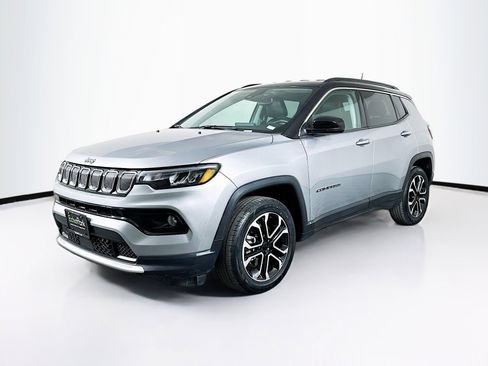 Used 2022 Jeep Compass Limited image 3