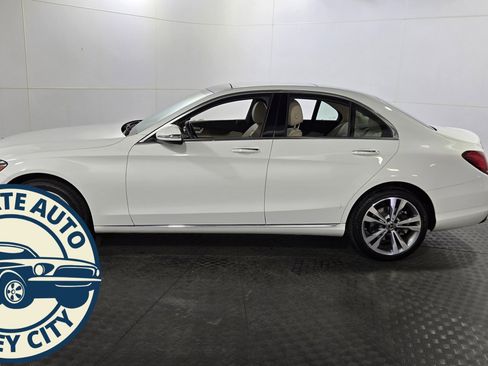 Used 2019 Mercedes-Benz C 300 4MATIC Sedan image 4