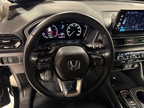 Used 2025 Honda Pilot Touring image 19